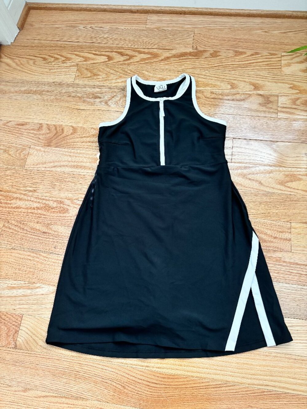 Sage Collective Tennis Dress with Shorts Black White Front Zip-Size Large
